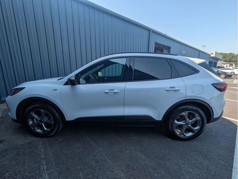 Used 2025 Ford Escape ST-Line w/ Tech Pack #1 FWD image 11