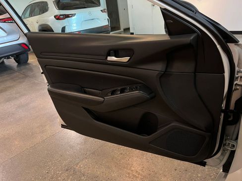 Used 2025 Nissan Altima 2.5 SV FWD image 18