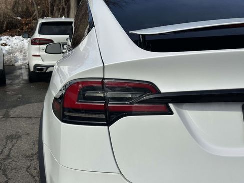 Used 2022 Tesla Model X Plaid image 11