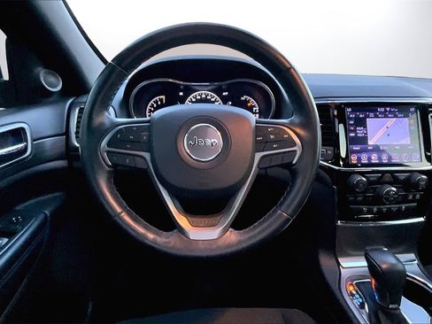 Used 2019 Jeep Grand Cherokee Laredo image 11