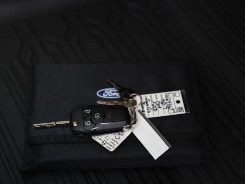 Used 2017 Ford F250 Lariat w/ Chrome Package image 47