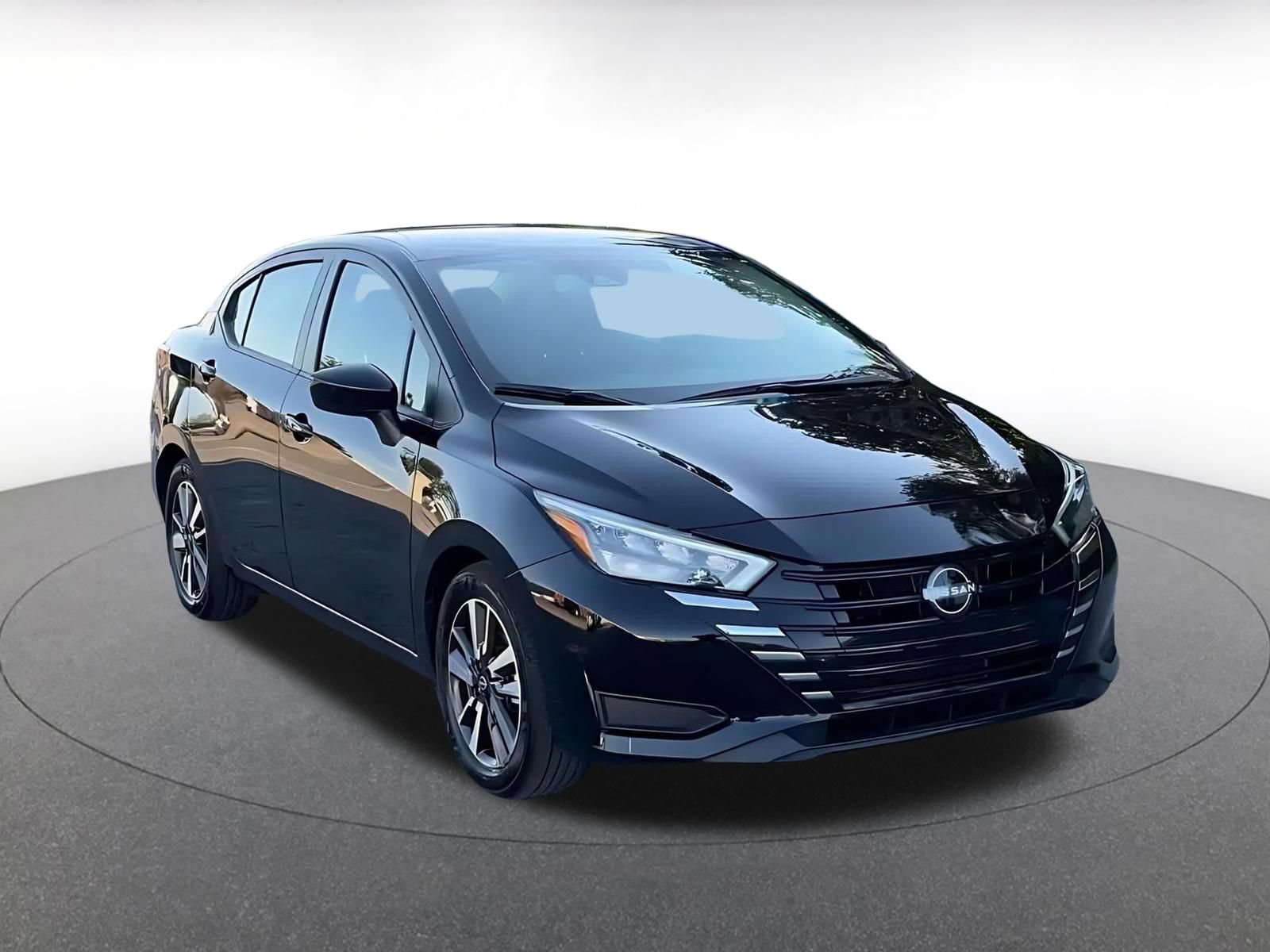 Used 2025 Nissan Versa SV FWD image 3