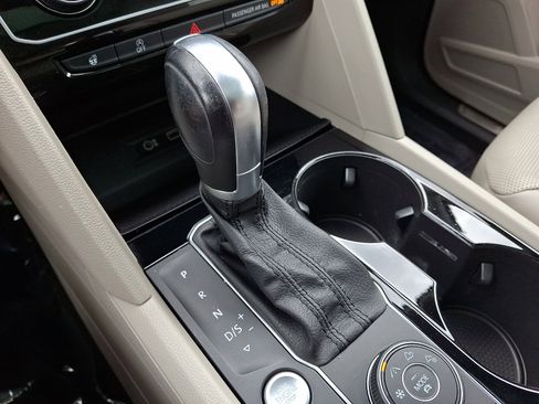 Used 2018 Volkswagen Atlas SEL Premium image 16