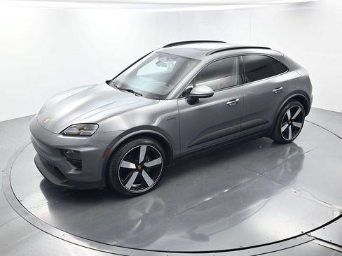 Certified 2025 Porsche Macan Electric RWD image 32