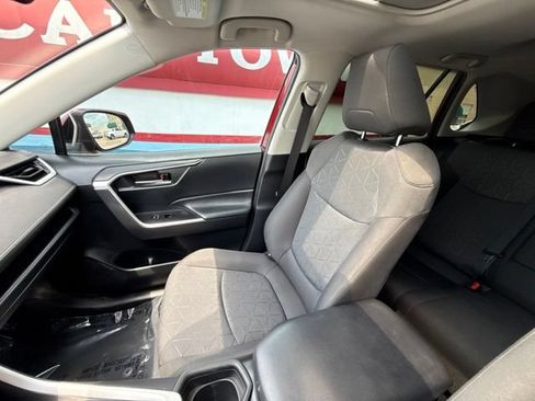 Used 2021 Toyota RAV4 XLE w/ Convenience Package FWD image 14