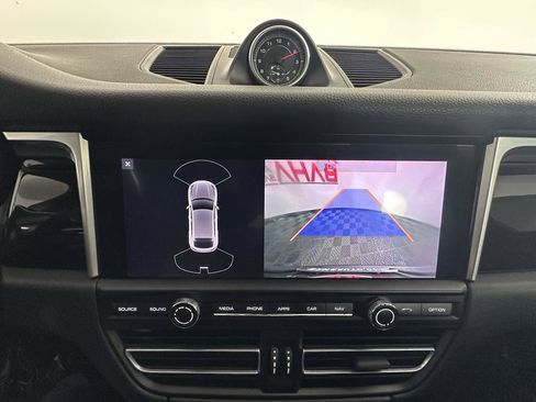 Used 2019 Porsche Macan AWD/4WD image 36