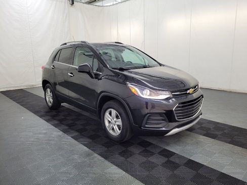 Used 2020 Chevrolet Trax LT w/ LT Convenience Package AWD/4WD image 13