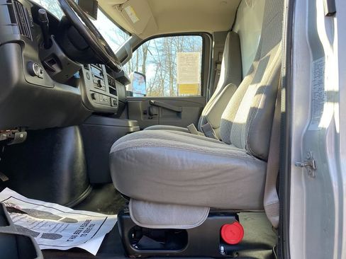 Used 2017 Chevrolet Express 3500 image 12