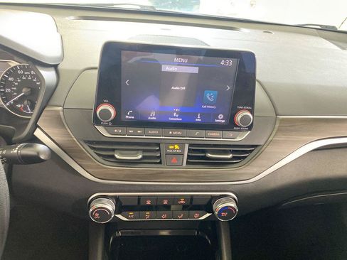 Used 2024 Nissan Altima 2.5 SV FWD image 24