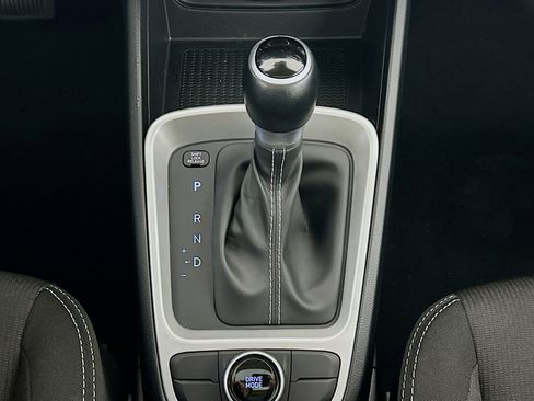 Used 2025 Hyundai Venue SEL image 24