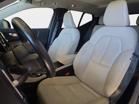 Used 2019 Volvo XC40 T5 Momentum AWD/4WD image 16