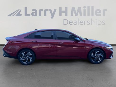 Used 2025 Hyundai Elantra Sport FWD image 6