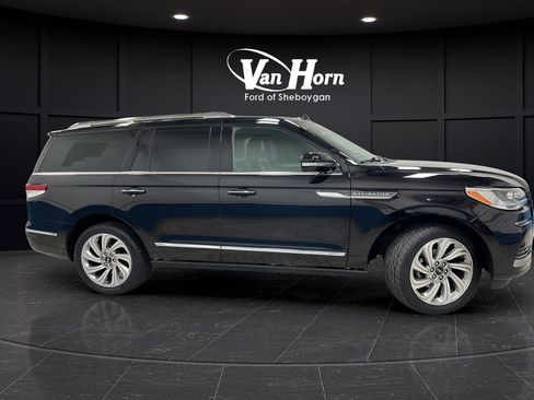 Used 2024 Lincoln Navigator Reserve AWD/4WD image 8