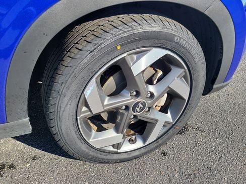 Used 2023 Hyundai Venue Limited image 10