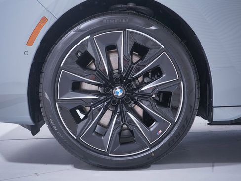 New 2026 BMW 740i w/ Premium Package image 2