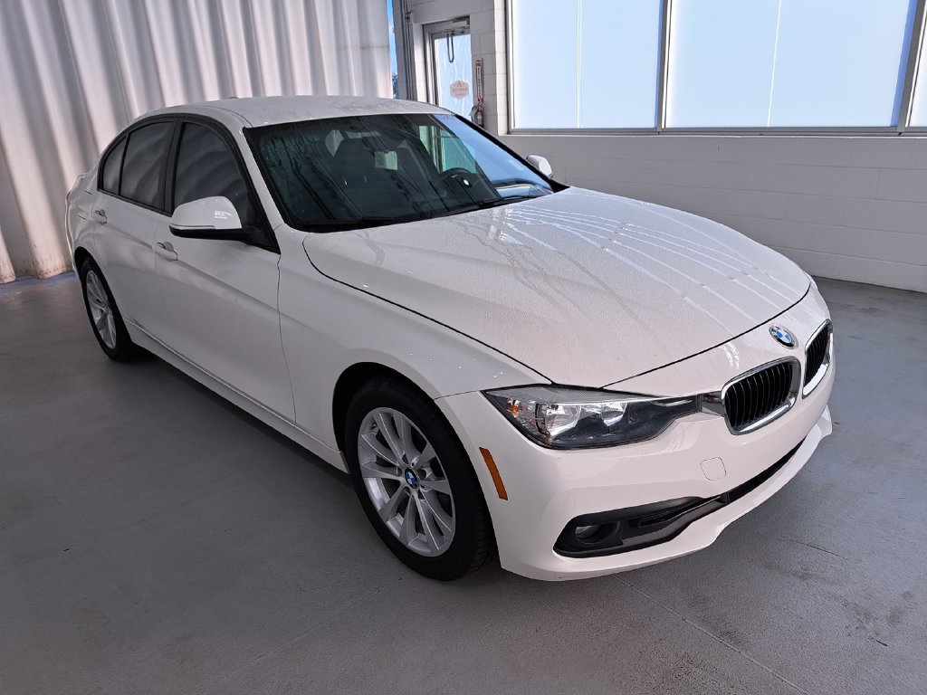 Used 2016 BMW 320i Sedan RWD image 4