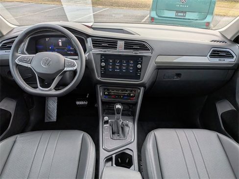 Certified 2023 Volkswagen Tiguan SE w/ Panoramic Sunroof Package image 15
