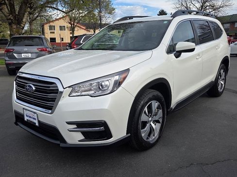 Used 2022 Subaru Ascent Premium w/ Convenience Package image 2
