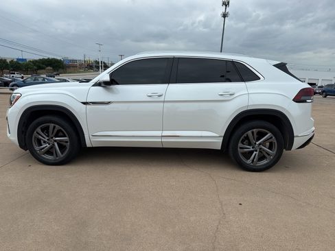 Used 2024 Volkswagen Atlas Cross Sport SEL R-Line image 4