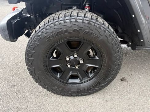 Used 2022 Jeep Gladiator Mojave w/ LED Lighting Group AWD/4WD image 13