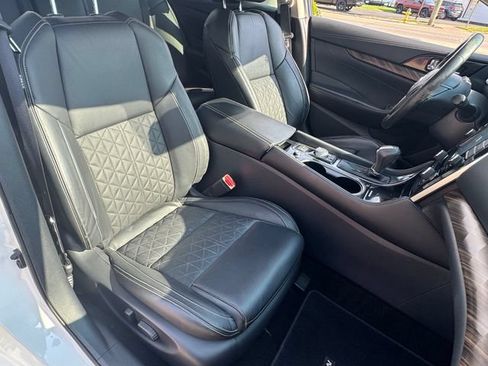 Used 2017 Nissan Maxima Platinum FWD image 4