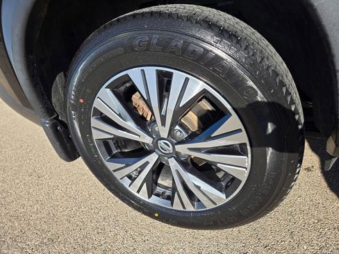 Used 2021 Nissan Rogue SV image 40