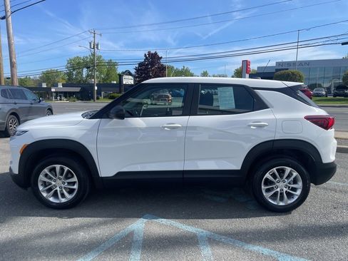 Used 2024 Chevrolet TrailBlazer LS w/ LS Confidence Package AWD/4WD image 2