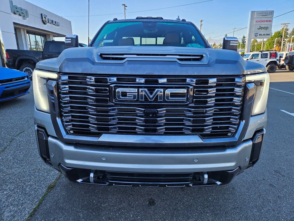 Used 2024 GMC Sierra 3500 Denali Ultimate AWD/4WD image 8