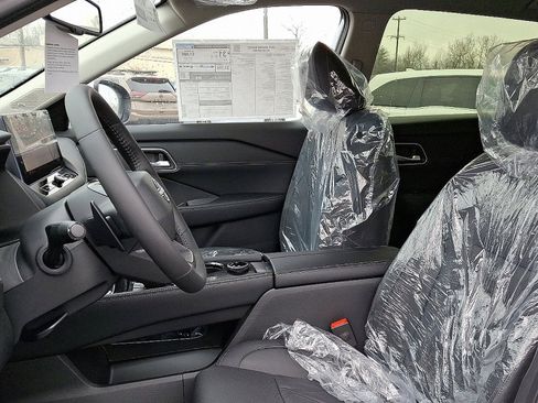 New 2025 Nissan Rogue Platinum image 8