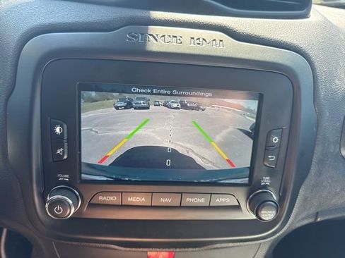 Used 2017 Jeep Renegade Latitude AWD/4WD image 17