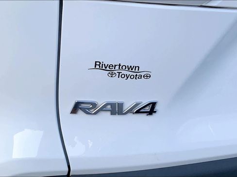 Used 2024 Toyota RAV4 XLE FWD image 30