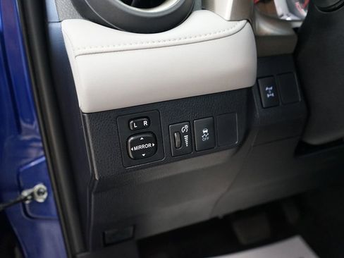 Used 2015 Toyota RAV4 XLE AWD/4WD image 27