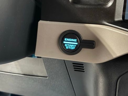 Used 2023 Ford Bronco Wildtrak image 17