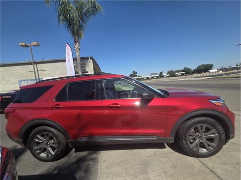 Used 2021 Ford Explorer XLT w/ Equipment Group 202A RWD image 4