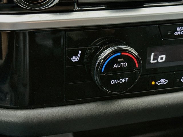 Used 2025 Nissan Pathfinder SL AWD/4WD image 20