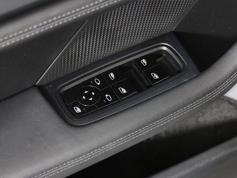 Used 2020 Porsche Taycan Turbo image 17