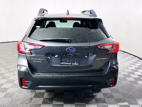 Used 2020 Subaru Outback Premium image 4