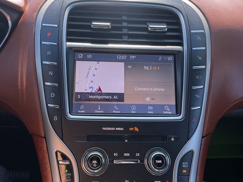 Used 2020 Lincoln Nautilus Black Label w/ Class II Trailer Tow Package image 5