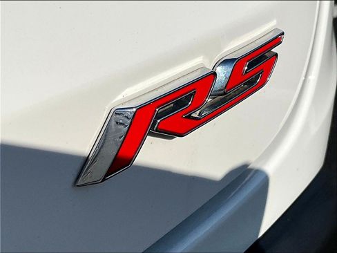 Used 2024 Chevrolet Trax RS w/ Sunroof Package FWD image 23