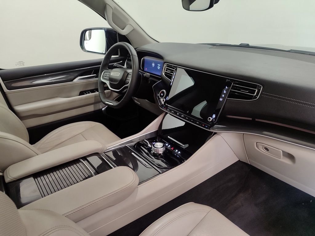 Used 2023 Jeep Wagoneer 4WD w/ Premium Group I image 16