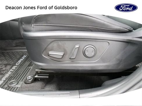 Used 2025 Hyundai Santa Cruz SEL image 15