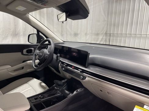 Used 2025 Kia Sorento S AWD/4WD image 32