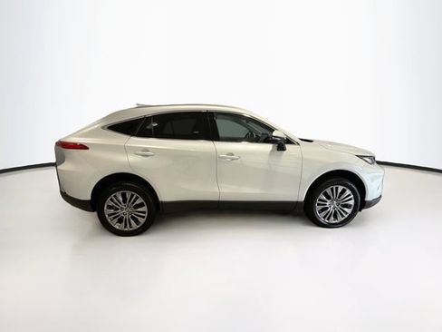 Used 2024 Toyota Venza XLE AWD/4WD image 7