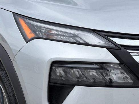 Used 2025 Nissan Rogue SV AWD/4WD image 10
