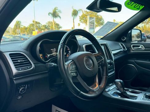 Used 2018 Jeep Grand Cherokee Overland AWD/4WD image 11