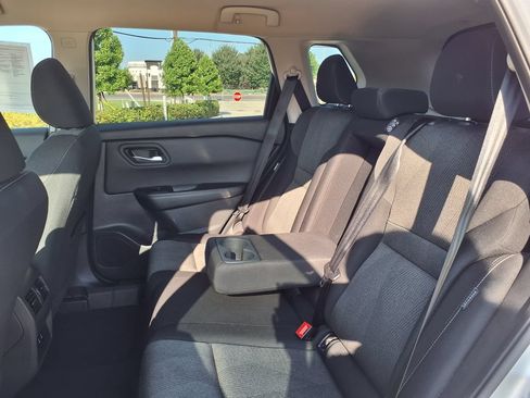 Used 2025 Nissan Rogue SV FWD image 18