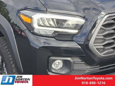 Used 2021 Toyota Tacoma TRD Off-Road w/ TRD Premium Off Road Package AWD/4WD image 10
