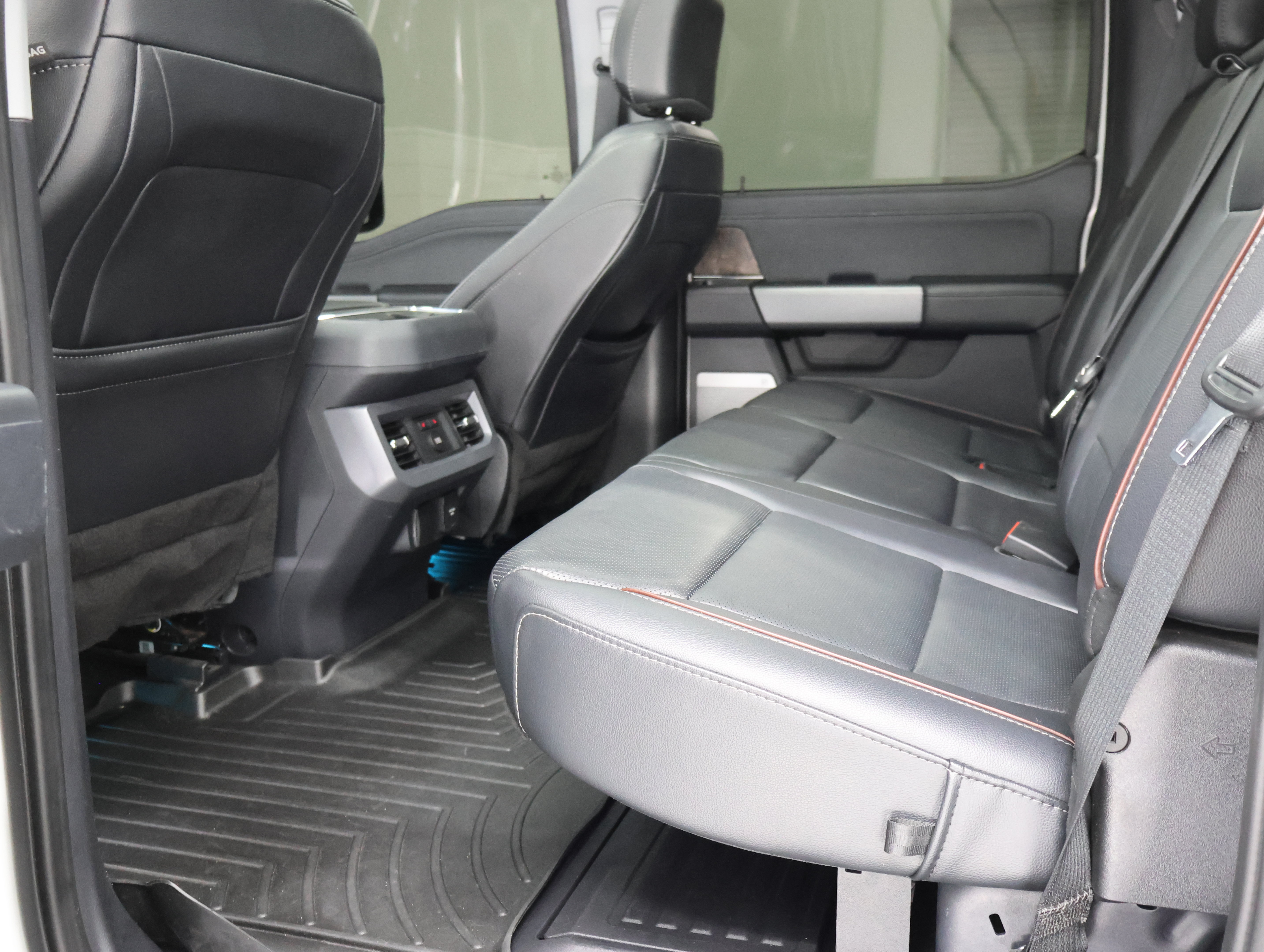 Used 2024 Ford F350 Lariat w/ Lariat Ultimate Package AWD/4WD image 9
