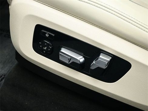 Used 2022 BMW X7 xDrive40i w/ Executive Package image 16