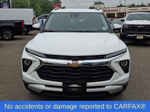 Used 2024 Chevrolet TrailBlazer LT FWD image 2